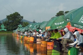 夏天水库放水后钓鱼的技巧和方法（钓鱼爱好者必备的夏日捕鱼攻略）
