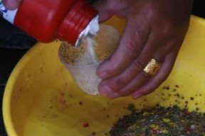 如何正确使用钓鱼雪花粉？使用钓鱼雪花粉有哪些常见问题？