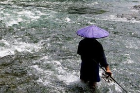 江河流水钓鱼技巧与时间的关系（如何根据时间选择合适的钓鱼技巧）