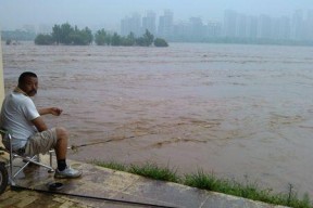 钓鱼技巧大全（掌握这些方法，成为钓鱼高手）
