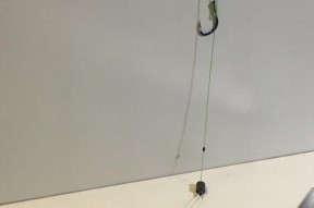 如何在钓鱼时轻松更换钩子而不使用剪子线？