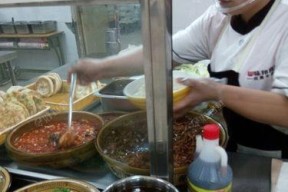 食堂钓鱼技巧（食堂钓鱼的实用技巧分享）