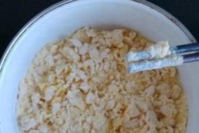 探秘蒸玉米粉钓鱼技巧（钓鱼必备）