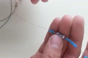 如何实现钓底钓浮而不剪铅不换漂？有哪些有效技巧？