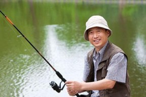 老年人钓鱼的方法和技巧（让老年人享受钓鱼乐趣的实用指南）