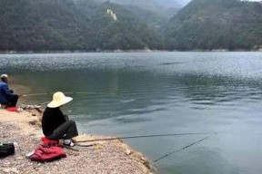 中秋时节阴雨钓鱼技巧（悠然钓鱼）