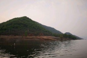 《崂山深水水库钓鱼技巧大揭秘》（以崂山深水水库为舞台）
