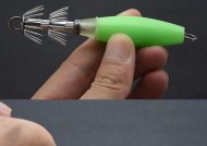 荧光串钩钓鱼技巧揭秘（让你轻松提升钓鱼成功率的神器）