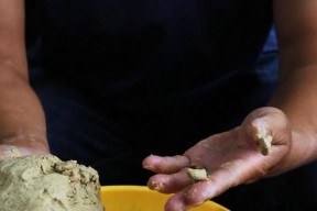 玉米面鱼饵制作技巧（提升钓鱼成功率的关键）