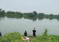 夏日高温下的水闸钓鱼技巧（应对炎热天气）