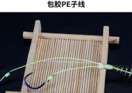 水下双钩钓鱼技巧大揭秘（掌握关键技巧）
