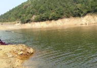 冬天水库野钓技巧（让你的冬季钓鱼更加得心应手）