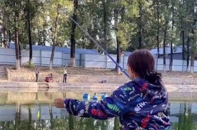 女生钓鱼方法与技巧（掌握简单而有效的技巧）
