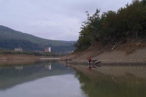 冰封水库钓鱼技巧教程？如何在冰封条件下成功钓到鱼？