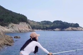 夏天钓鱼的技巧与策略（以江河海竿为主要工具的技巧分享）