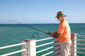 老头钓鱼的绝技（掌握这些技巧）