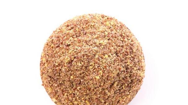 钓鱼饵料配方配置技巧（打造高效钓鱼饵料的秘诀）  第3张