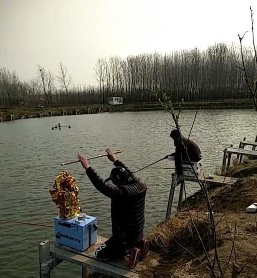 东北钓鱼池鲫鱼技巧大揭秘（掌握钓鱼技巧丰收更轻松）  第1张