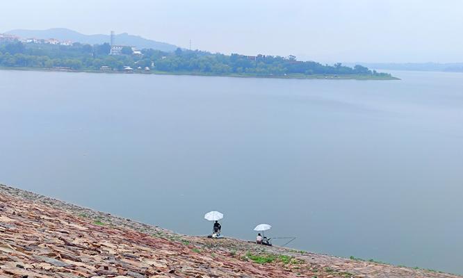 湖边浪大钓鱼技巧（钓鱼技巧分享）  第3张
