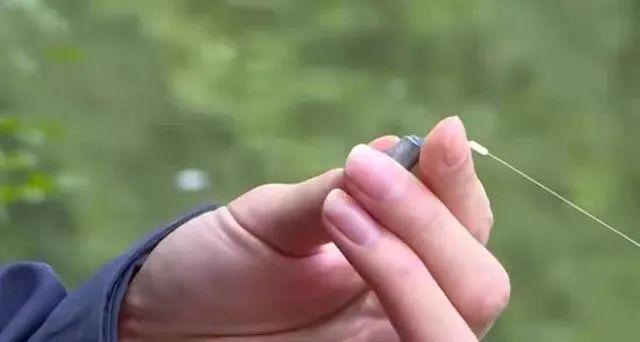 划船捞鱼漂的技巧与窍门（掌握捞鱼漂的要领）  第2张