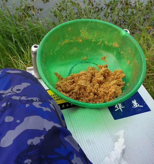 缓流漂小河道钓鱼技巧（钓鱼新手必备）  第1张