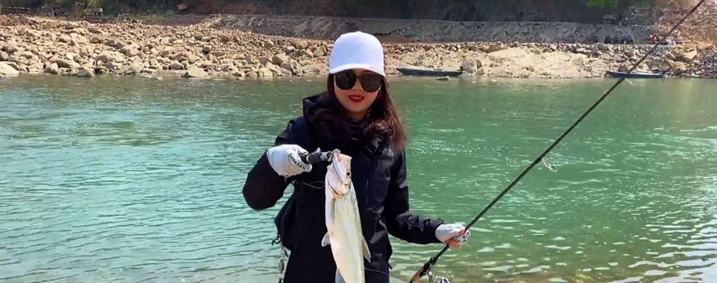 美女旅游钓鱼技巧（娴熟的技艺带来丰收的旅程）  第1张