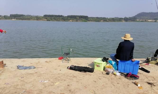 夏日钓鱼小技巧（享受钓鱼乐趣的15个窍门）  第1张