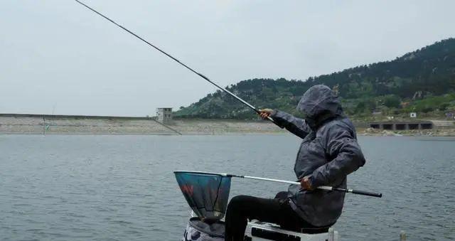 野外钓鱼技巧（提高钓鱼成功率的秘密武器）  第1张