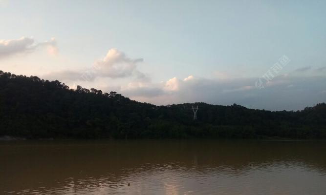雨天混水钓鱼技巧（雨天钓鱼的经验和技巧）  第2张