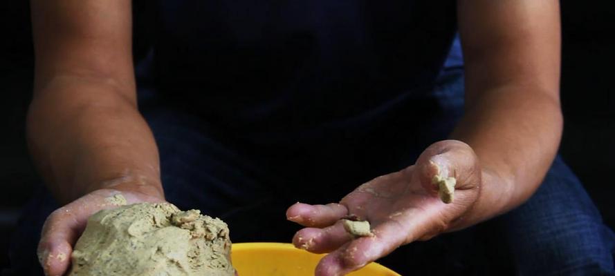 玉米面鱼饵制作技巧（提升钓鱼成功率的关键）  第1张