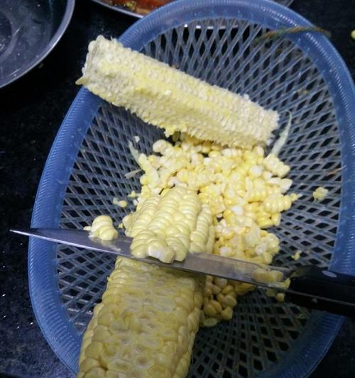 玉米面鱼饵制作技巧（提升钓鱼成功率的关键）  第2张