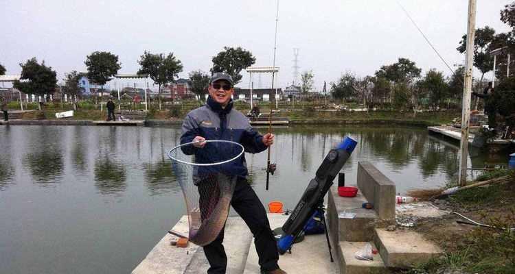 草鱼池钓鱼技巧和方法有哪些？如何提高钓获率？  第2张