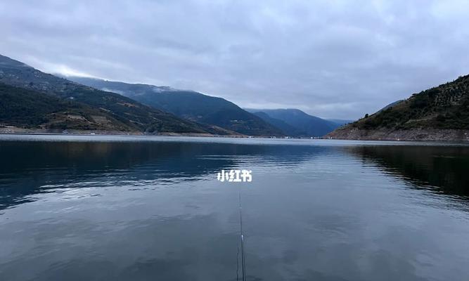 大冬天河边钓鱼技巧有哪些？如何应对低温天气的挑战？  第2张