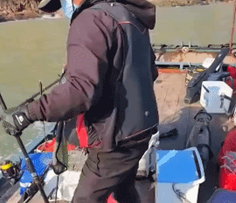 钓鱼的奇葩操作技巧教程？如何快速掌握钓鱼的奇葩技巧？  第2张