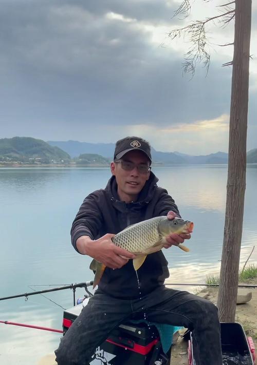 如何掌握钓鱼抖竿技巧教程？抖竿技巧有哪些常见问题？  第2张