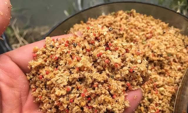 如何正确使用钓鱼豆饼打窝？有哪些常见问题及解决方法？  第3张