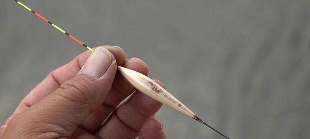 如何调整浮漂以适应不同水深？钓鱼时水深变化的应对策略是什么？  第2张