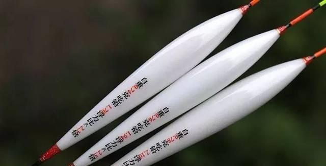 钓鱼鱼浮的技巧有哪些？如何正确使用鱼浮提高钓鱼效率？  第1张