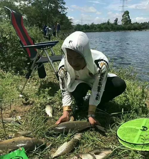 钓鱼怎么抛窝子技巧？掌握正确方法提高渔获量！  第3张