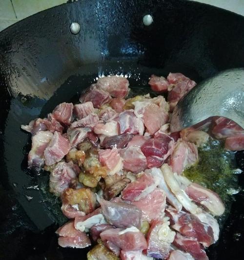 肥肉钓鱼技巧教程？如何利用肥肉提高钓鱼成功率？  第2张