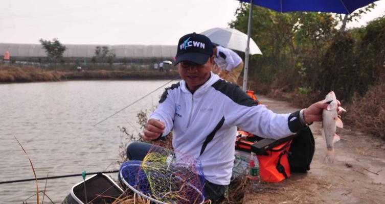 浮底钓鱼的正确方法和技巧是什么？如何提高浮底钓鱼的技巧？  第1张