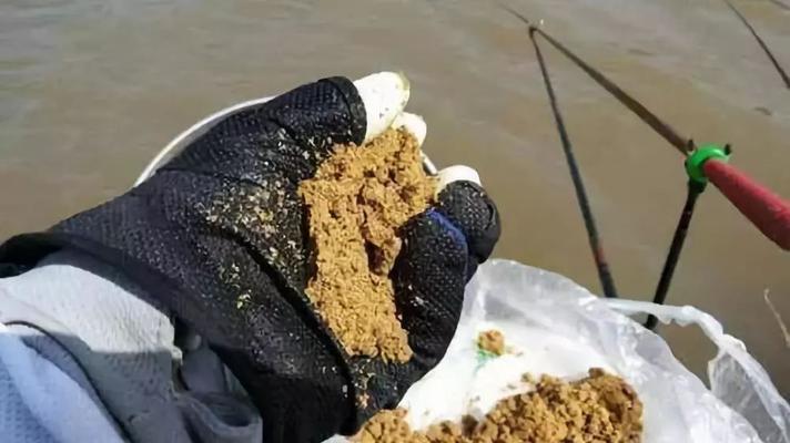 浮钓鲫鱼技巧野钓有哪些？如何提高野钓鲫鱼的成功率？  第2张