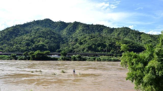 河水湍急钓鱼技巧教学？如何应对激流中的挑战？  第1张