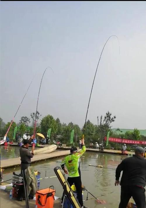 黑坑钓草鱼打浮带散炮时如何调漂？有哪些技巧？  第1张