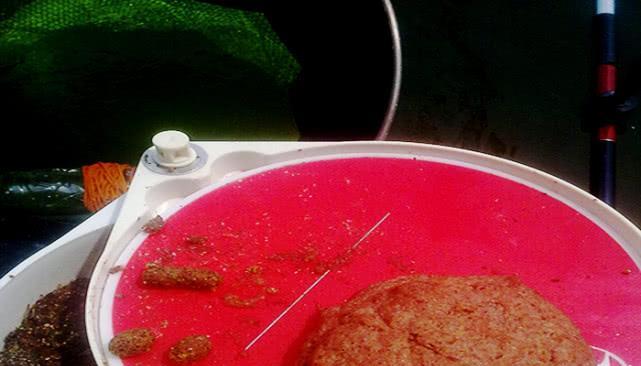 黑坑钓滑口鱼饵料技巧是什么？如何有效提高钓获率？  第3张